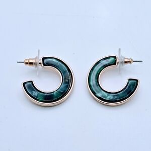 Chic Gold Plated Emerald-Toned Hoop Earrings